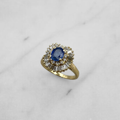 18k yellow gold entourage ring with sapphire and diamonds